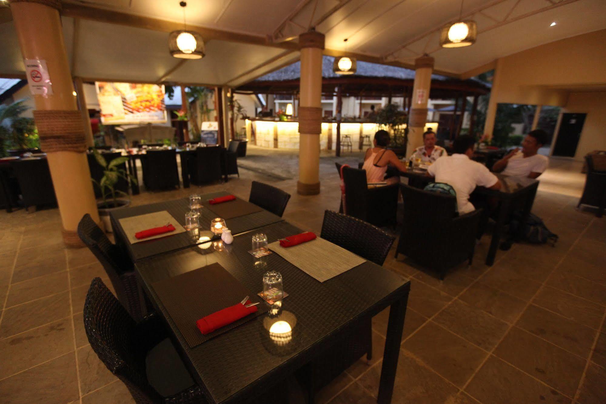 Moorings Hotel Port Vila Esterno foto