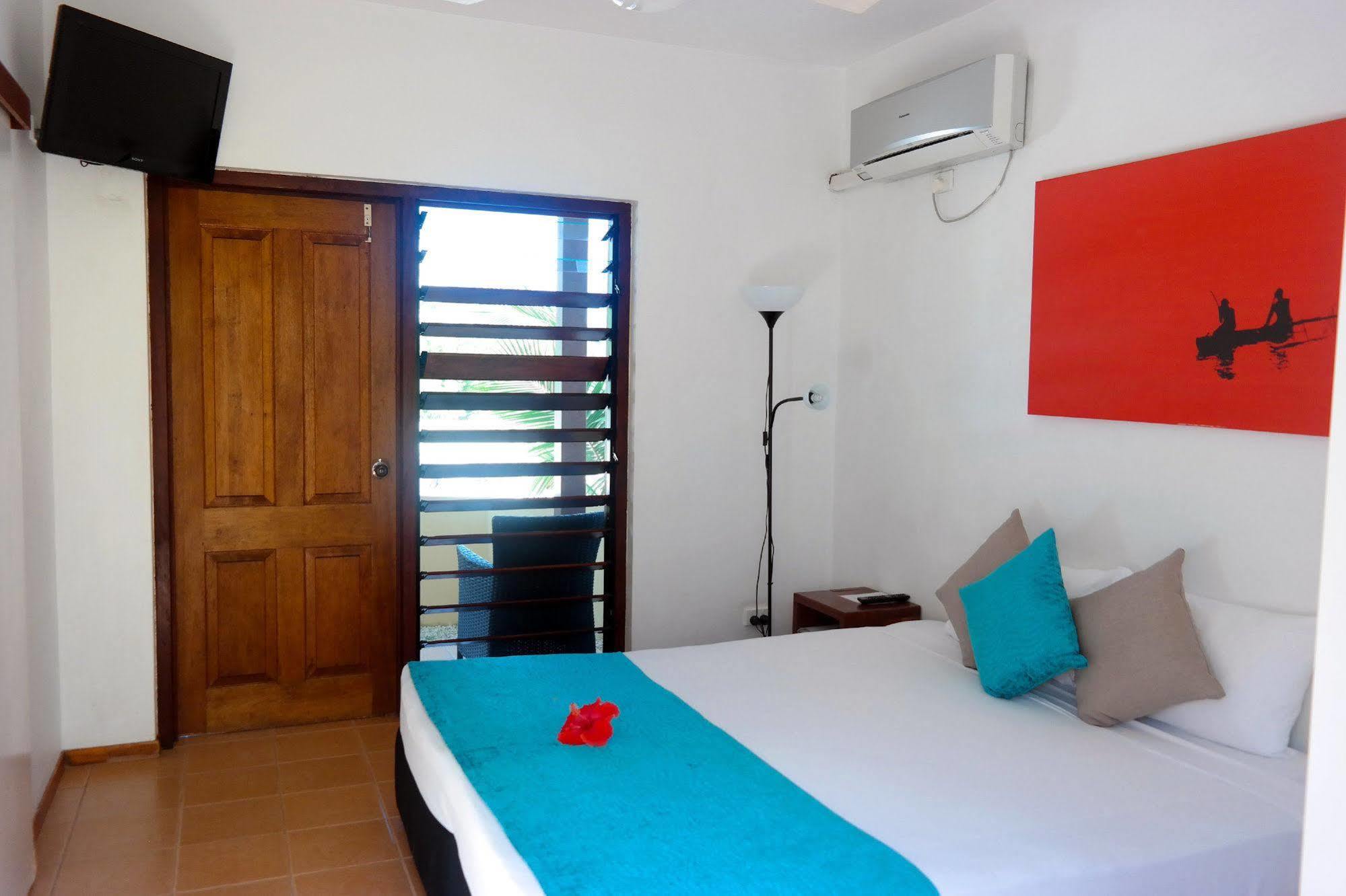 Moorings Hotel Port Vila Esterno foto