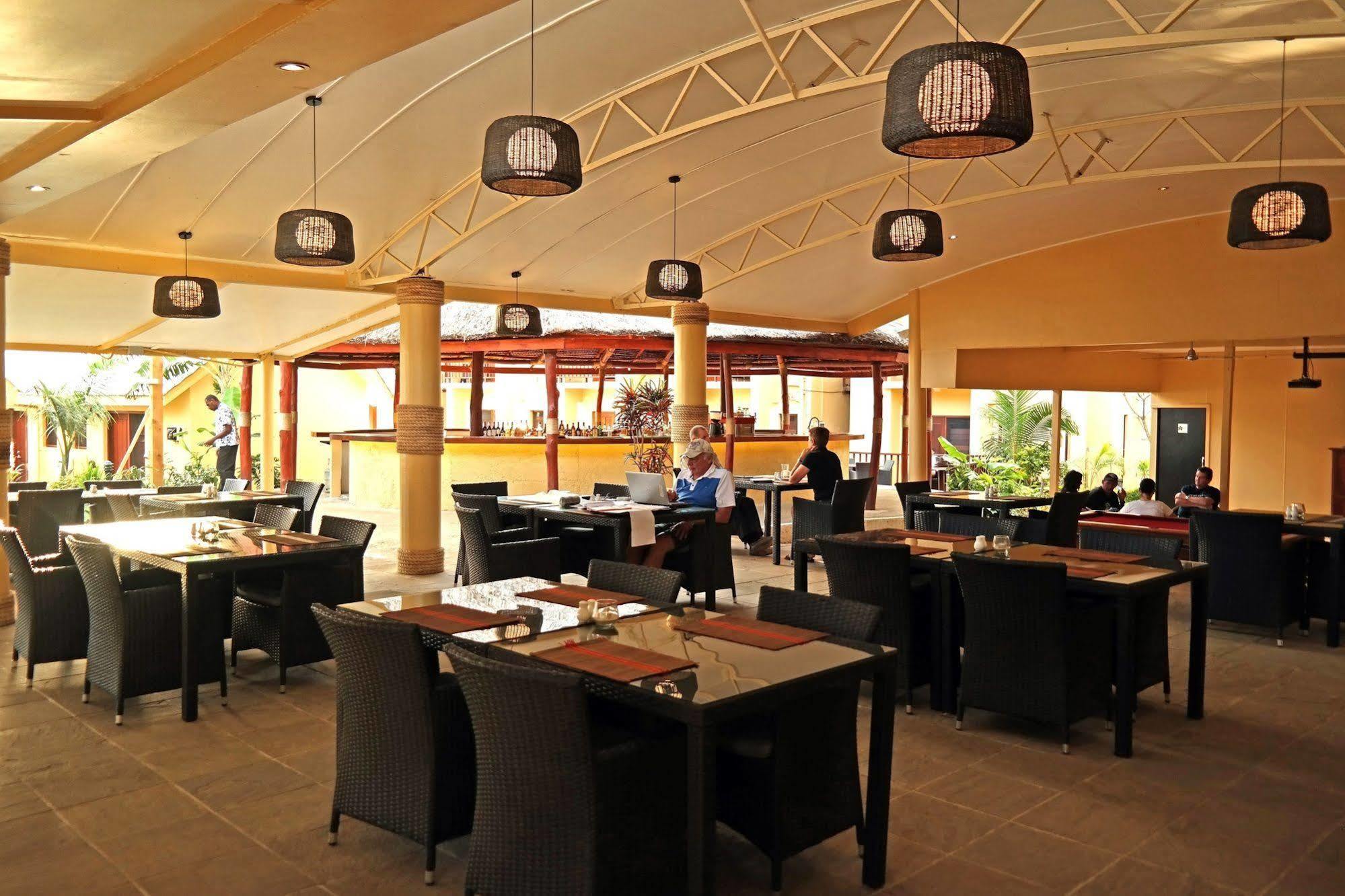 Moorings Hotel Port Vila Esterno foto